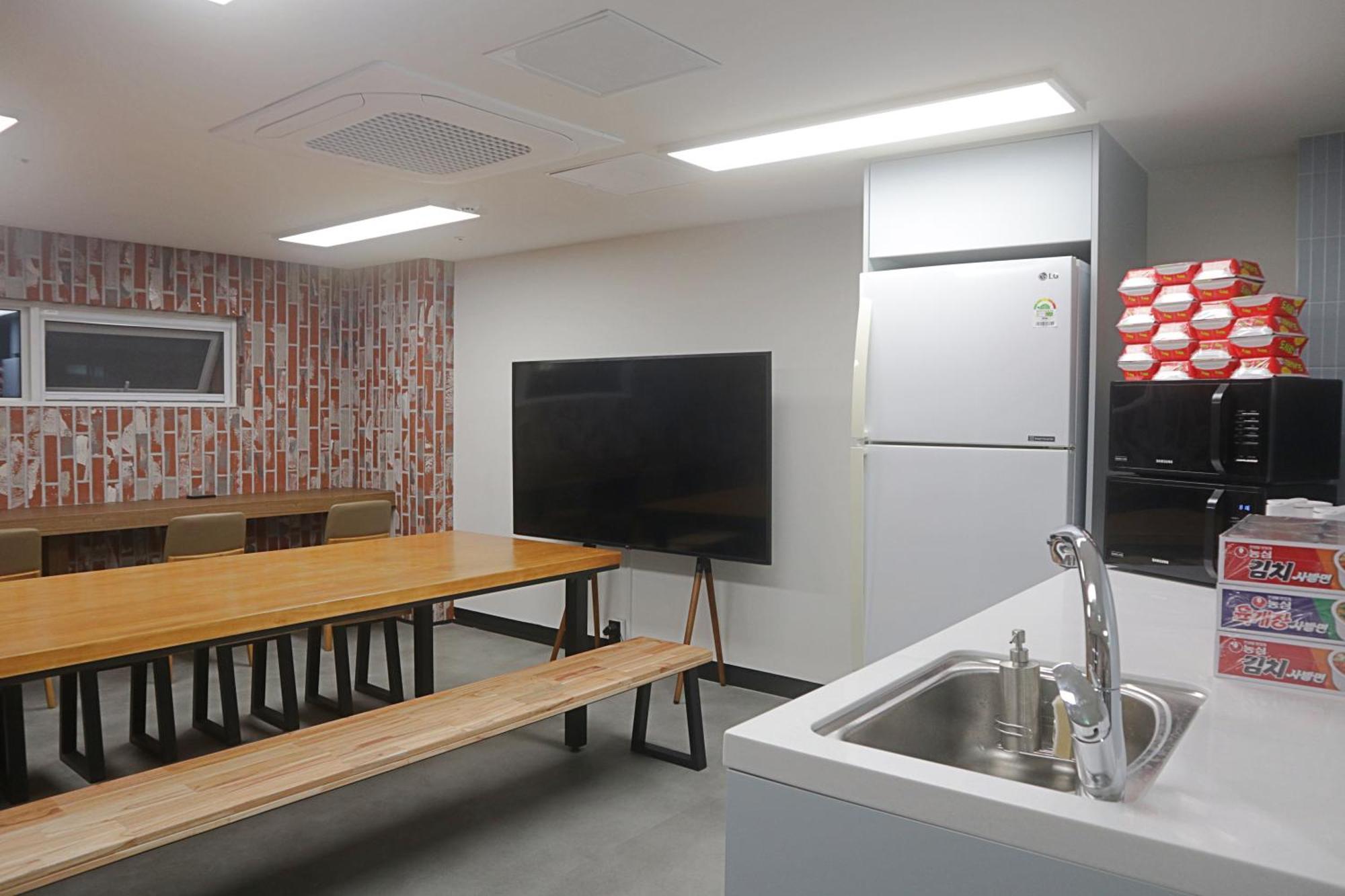 Sokcho Station Hostel Bagian luar foto